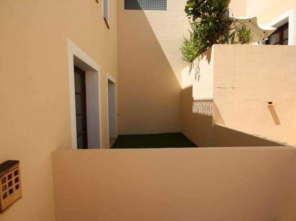 4 sovrum Semi-fristående Villa att hyra i Benahavis med pool garage - 2 700 € (Ref: 9232148)