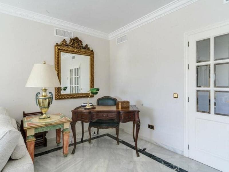 3 soveværelse Lejlighed til leje i Marbella med swimmingpool garage - € 6.000 (Ref: 9235953)