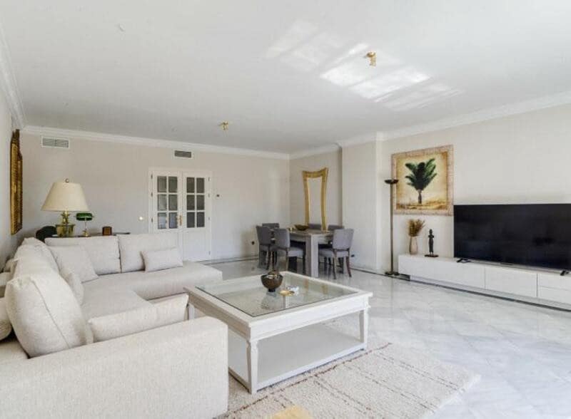 3 soveværelse Lejlighed til leje i Marbella med swimmingpool garage - € 6.000 (Ref: 9235953)