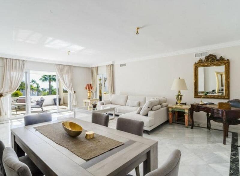 3 soveværelse Lejlighed til leje i Marbella med swimmingpool garage - € 6.000 (Ref: 9235953)