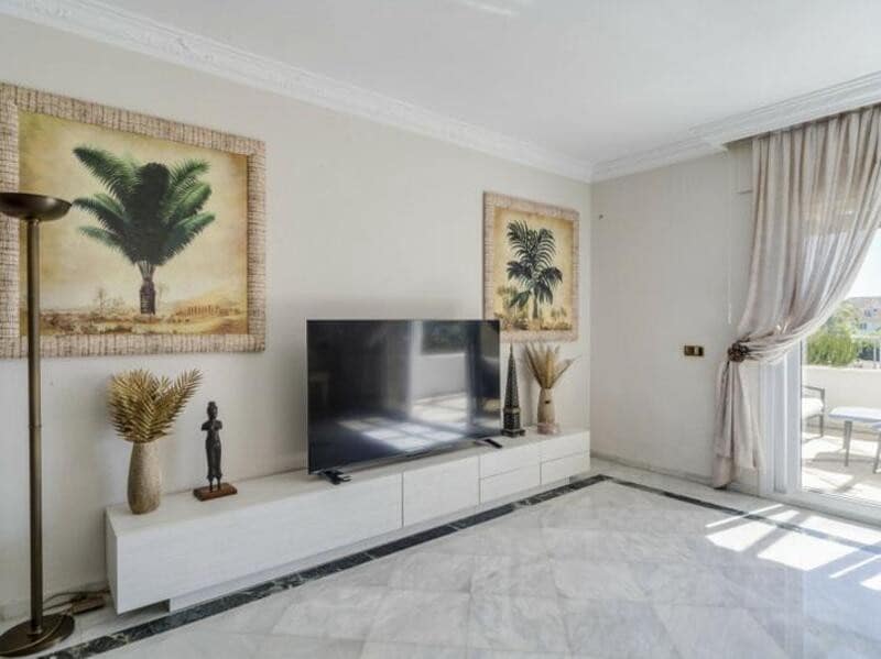 3 soveværelse Lejlighed til leje i Marbella med swimmingpool garage - € 6.000 (Ref: 9235953)