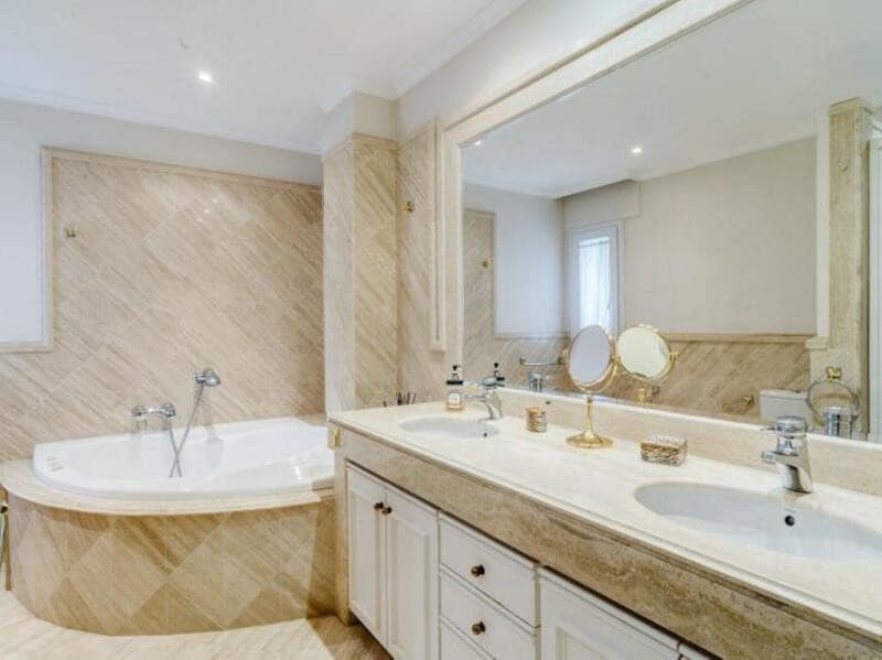 3 soveværelse Lejlighed til leje i Marbella med swimmingpool garage - € 6.000 (Ref: 9235953)