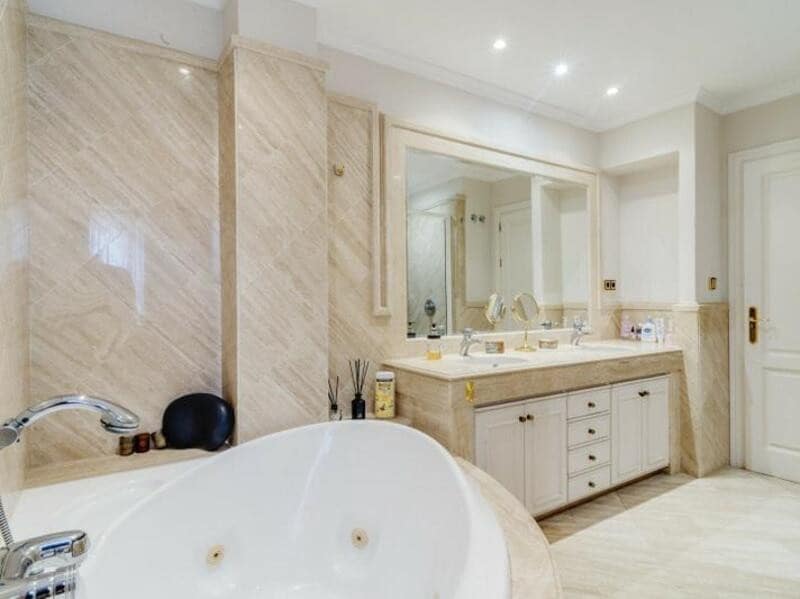 3 soveværelse Lejlighed til leje i Marbella med swimmingpool garage - € 6.000 (Ref: 9235953)