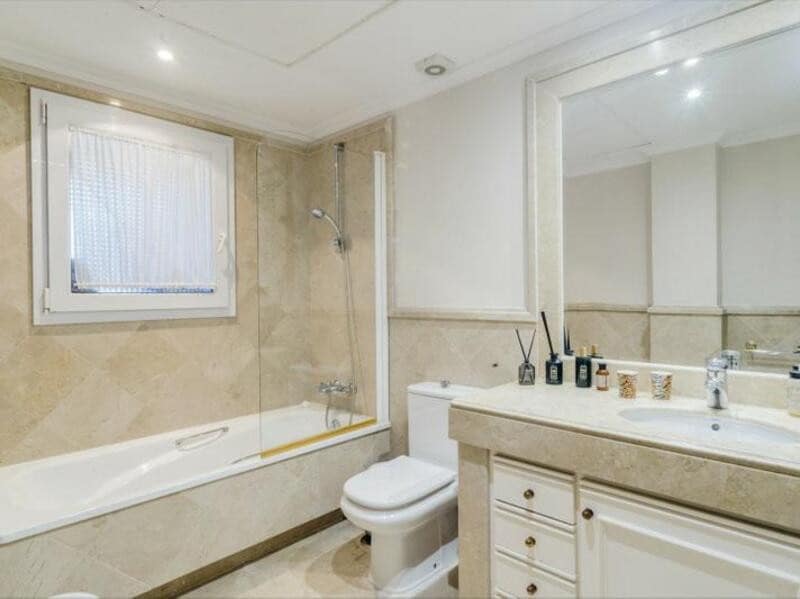 3 soveværelse Lejlighed til leje i Marbella med swimmingpool garage - € 6.000 (Ref: 9235953)