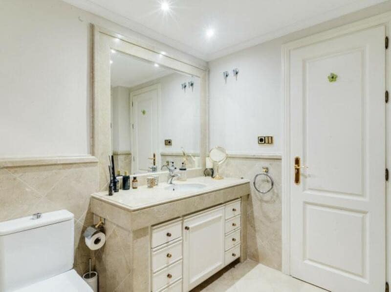 3 soveværelse Lejlighed til leje i Marbella med swimmingpool garage - € 6.000 (Ref: 9235953)