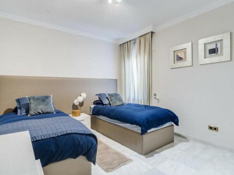 3 soveværelse Lejlighed til leje i Marbella med swimmingpool garage - € 6.000 (Ref: 9235953)