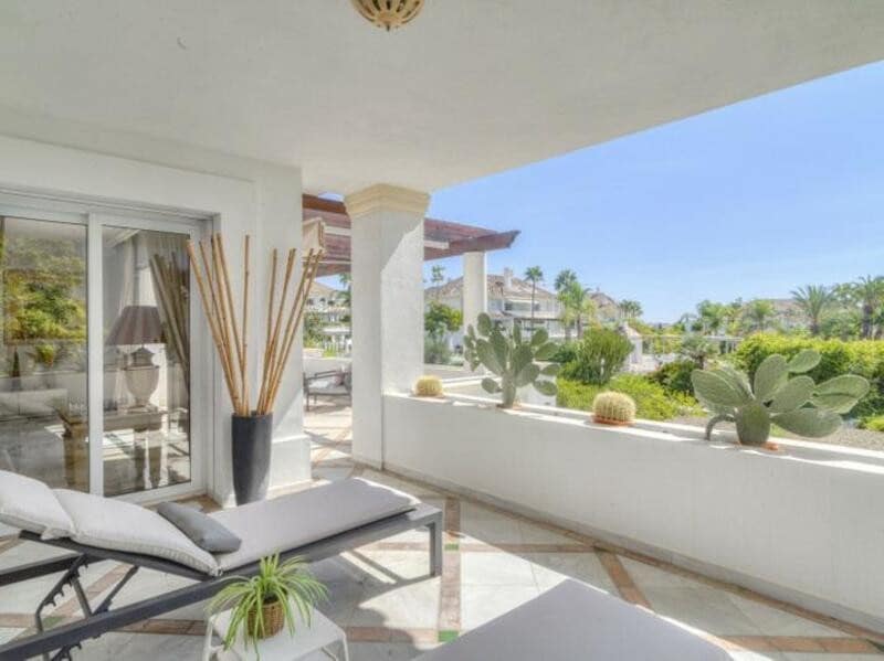 3 soveværelse Lejlighed til leje i Marbella med swimmingpool garage - € 6.000 (Ref: 9235953)