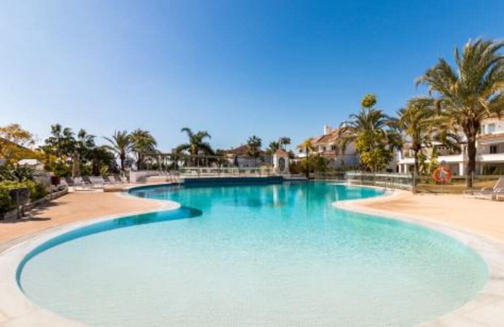 3 soveværelse Lejlighed til leje i Marbella med swimmingpool garage - € 6.000 (Ref: 9235953)