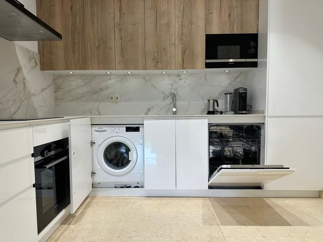 3 soverom Leilighet til leie i Los Arqueros - Puerto del Almendro, Benahavís med svømmebasseng garasje - € 3 500 (Ref: 9235954)