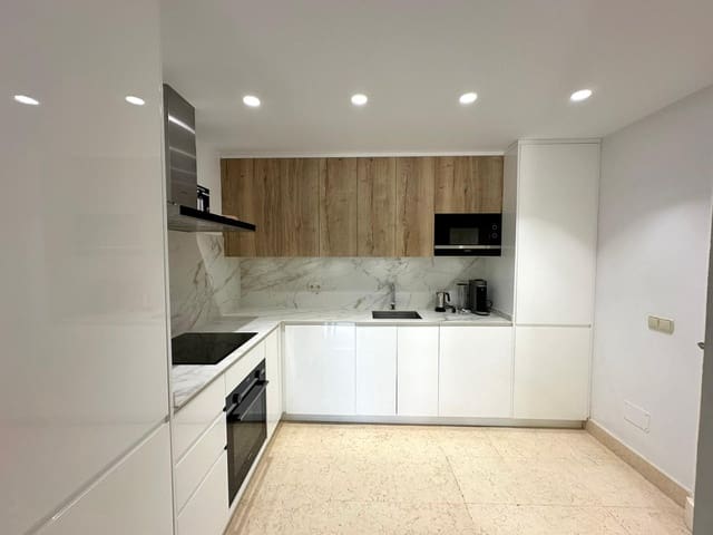 3 soverom Leilighet til leie i Los Arqueros - Puerto del Almendro, Benahavís med svømmebasseng garasje - € 3 500 (Ref: 9235954)