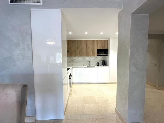 3 camera da letto Appartamento da affittare in Los Arqueros - Puerto del Almendro, Benahavís con piscina garage - 3.500 € (Rif: 9235954)