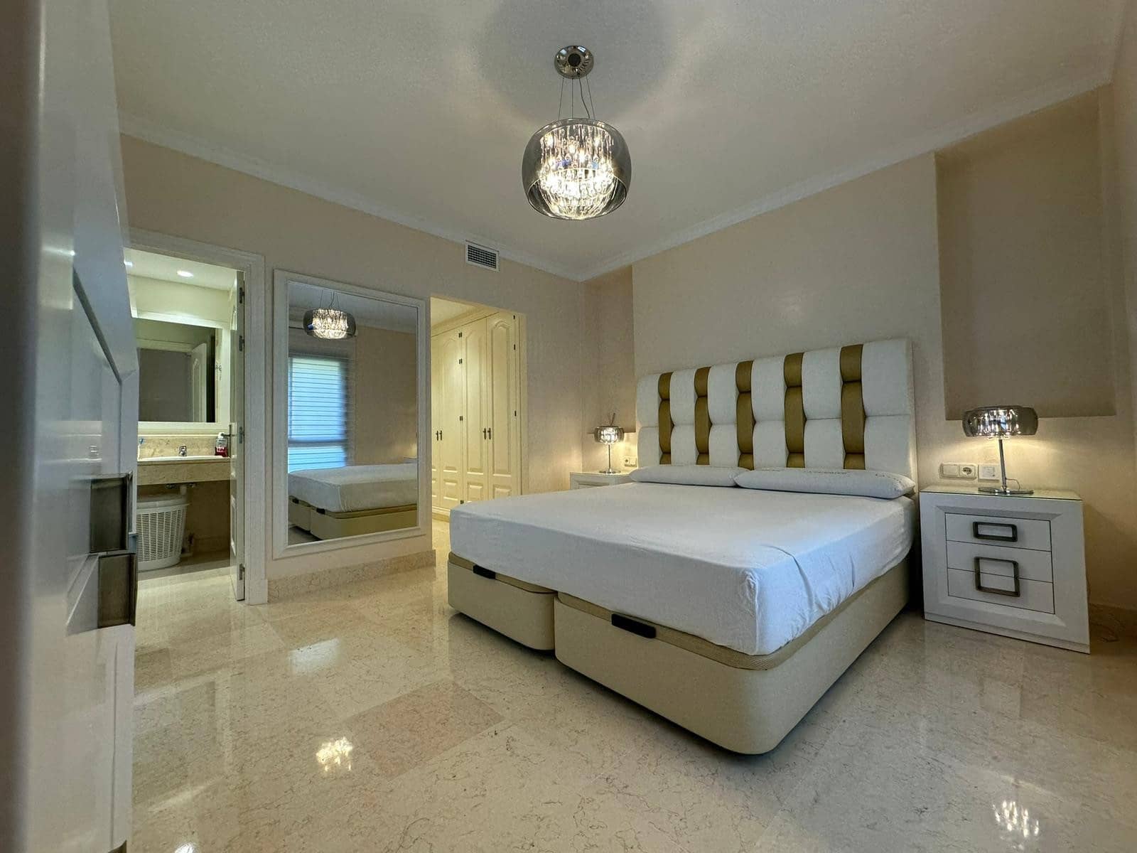 3 bedroom Apartment for rent in Benahavis with pool garage - € 3,500 (Ref: 9235954)