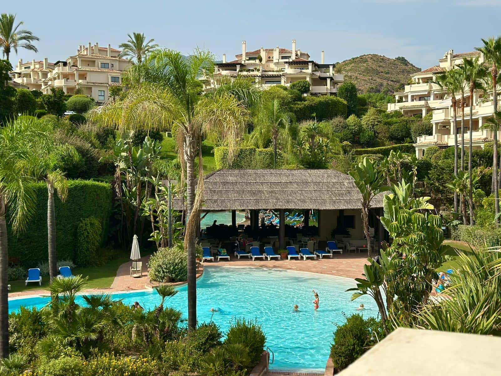 3 bedroom Apartment for rent in Benahavis with pool garage - € 3,500 (Ref: 9235954)