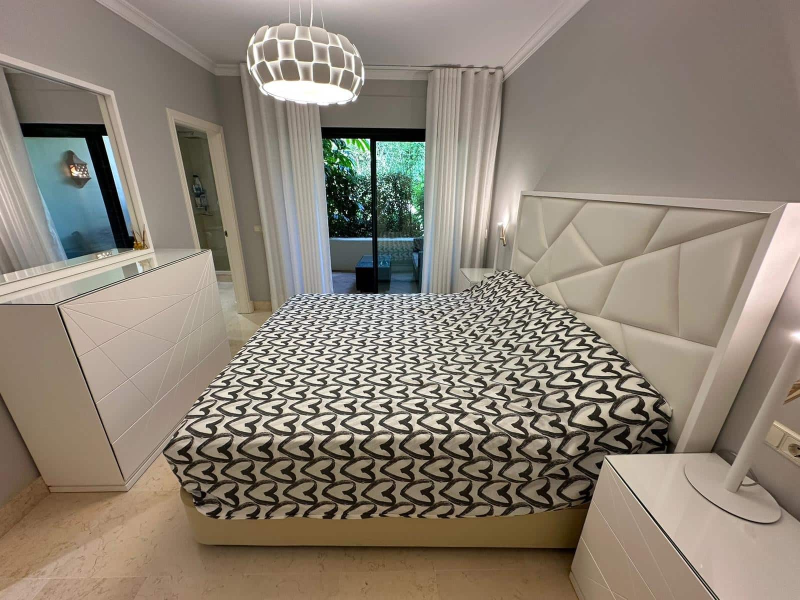 Apartamento de 3 habitaciones en Benahavís en alquiler con piscina garaje - 3.500 € (Ref: 9235954)