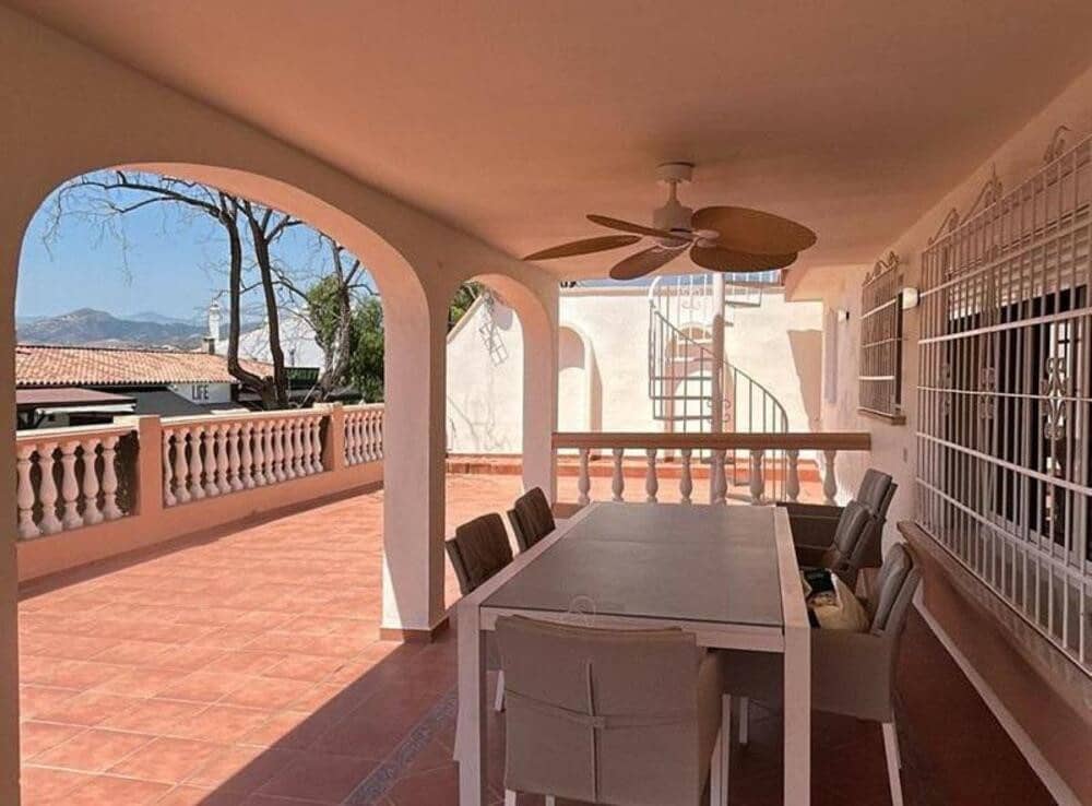 3 soveværelse Villa til salg i Marbella med swimmingpool garage - € 900.000 (Ref: 9242627)