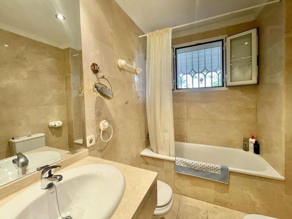 4 soveværelse Lejlighed til leje i Golden Mile med swimmingpool garage - € 4.100 (Ref: 9246289)