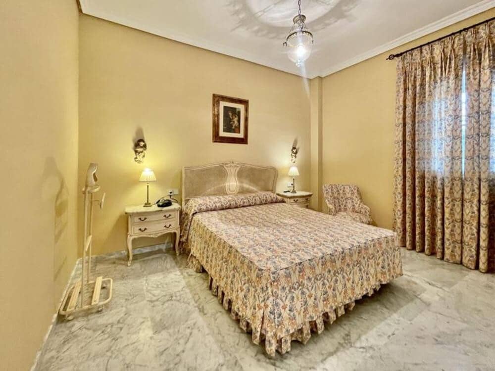 4 soveværelse Lejlighed til leje i Golden Mile med swimmingpool garage - € 4.100 (Ref: 9246289)