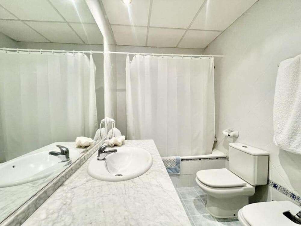 4 soveværelse Lejlighed til leje i Golden Mile med swimmingpool garage - € 4.100 (Ref: 9246289)