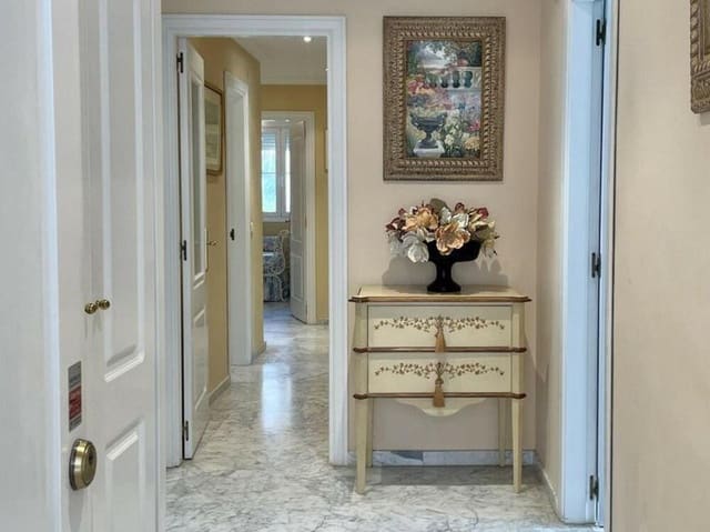 4 bedroom Apartment for rent in Lomas De Marbella, Marbella with pool garage - € 4,100 (Ref: 9246289)