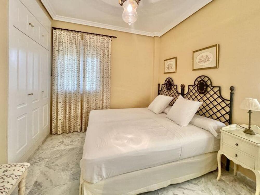 4 soveværelse Lejlighed til leje i Golden Mile med swimmingpool garage - € 4.100 (Ref: 9246289)