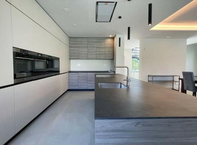 5 soveværelse Villa til salg i Lomas De Marbella, Marbella med swimmingpool garage - € 4.650.000 (Ref: 9246290)