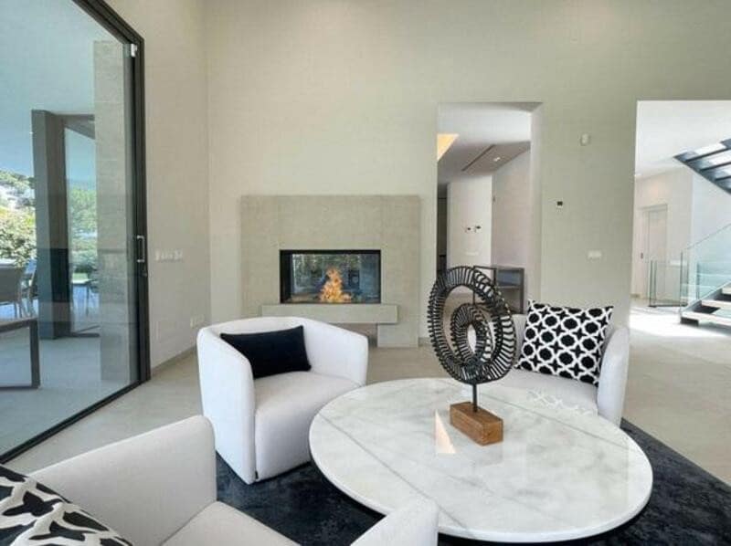 5 bedroom Villa for sale in Marbella with pool garage - € 4,650,000 (Ref: 9246290)