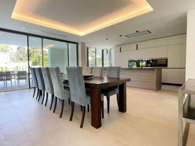 5 sypialnia Willa do wynajęcia w Lomas De Marbella, Marbella z basenem garażem - 20 000 € (Ref: 9246291)