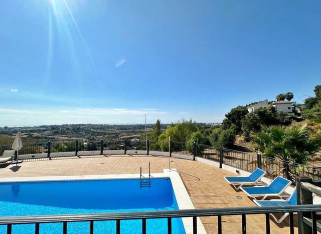 3 soverom Kjedet enebolig til salgs i Los Arqueros - Puerto del Almendro, Benahavís med svømmebasseng garasje - € 649 950 (Ref: 9254619)