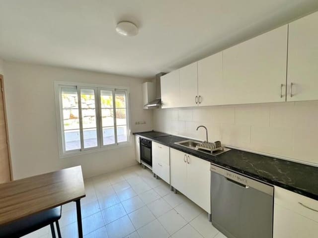 3 soverom Kjedet enebolig til salgs i Los Arqueros - Puerto del Almendro, Benahavís med svømmebasseng garasje - € 649 950 (Ref: 9254619)