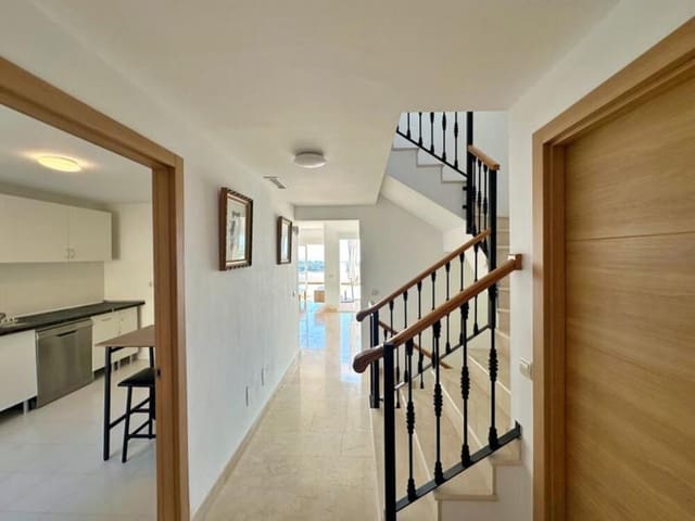 3 soverom Kjedet enebolig til salgs i Los Arqueros - Puerto del Almendro, Benahavís med svømmebasseng garasje - € 649 950 (Ref: 9254619)