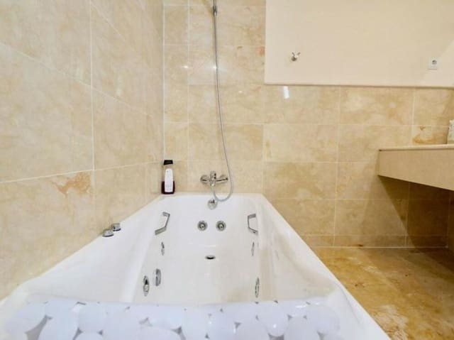 3 slaapkamer Penthouse te koop in Alto de los Monteros, Marbella met zwembad garage - € 649.000 (Ref: 9254621)