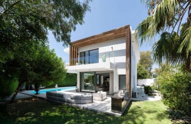 4 soverom Villa til salgs i Nueva Atalaya, Estepona med svømmebasseng garasje - € 1 825 000 (Ref: 9254622)