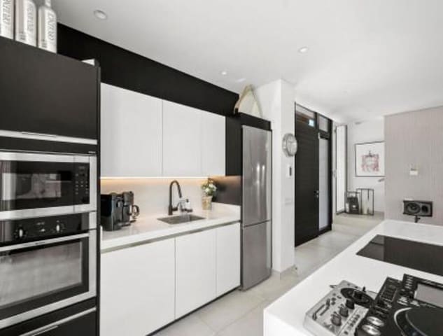 4 soverom Villa til salgs i Nueva Atalaya, Estepona med svømmebasseng garasje - € 1 825 000 (Ref: 9254622)