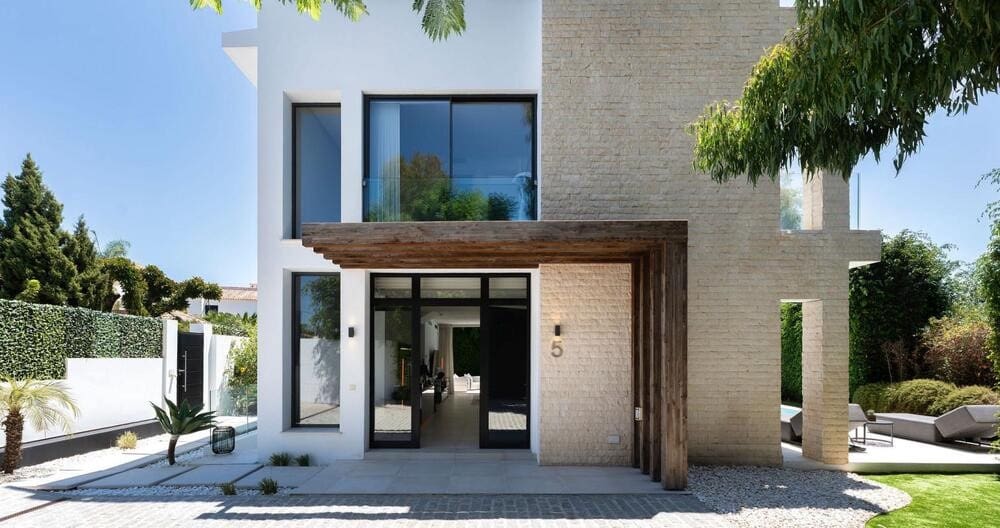 4 soveværelse Villa til salg i New Golden Mile med swimmingpool garage - € 1.825.000 (Ref: 9254622)