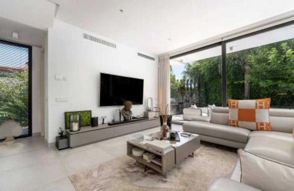 4 camera da letto Villa in vendita in New Golden Mile con piscina garage - 1.825.000 € (Rif: 9254622)