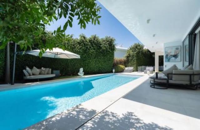 4 soveværelse Villa til salg i Nueva Atalaya, Estepona med swimmingpool garage - € 1.825.000 (Ref: 9254622)
