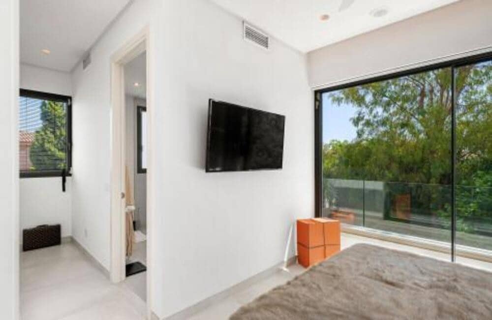 4 camera da letto Villa in vendita in New Golden Mile con piscina garage - 1.825.000 € (Rif: 9254622)