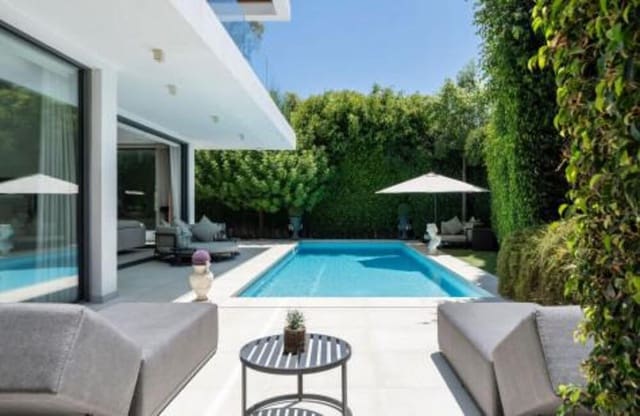4 soveværelse Villa til salg i Nueva Atalaya, Estepona med swimmingpool garage - € 1.825.000 (Ref: 9254622)