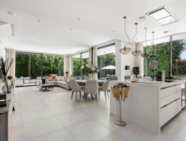 4 soveværelse Villa til salg i Nueva Atalaya, Estepona med swimmingpool garage - € 1.825.000 (Ref: 9254622)