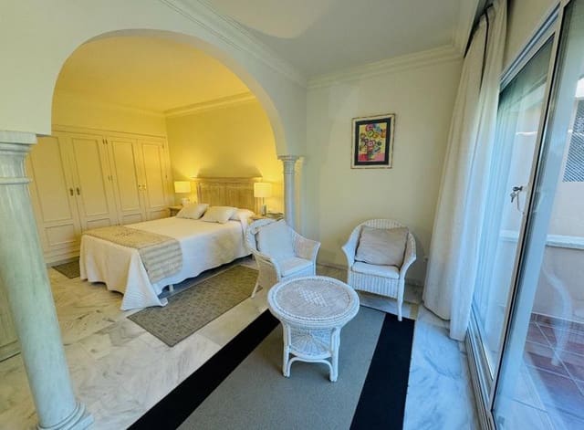 2 quarto Apartamento para venda em Los Naranjos, Marbella com piscina garagem - 525 000 € (Ref: 9256682)