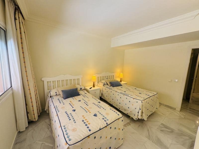 Apartamento de 2 habitaciones en Marbella en venta con piscina garaje - 525.000 € (Ref: 9256682)