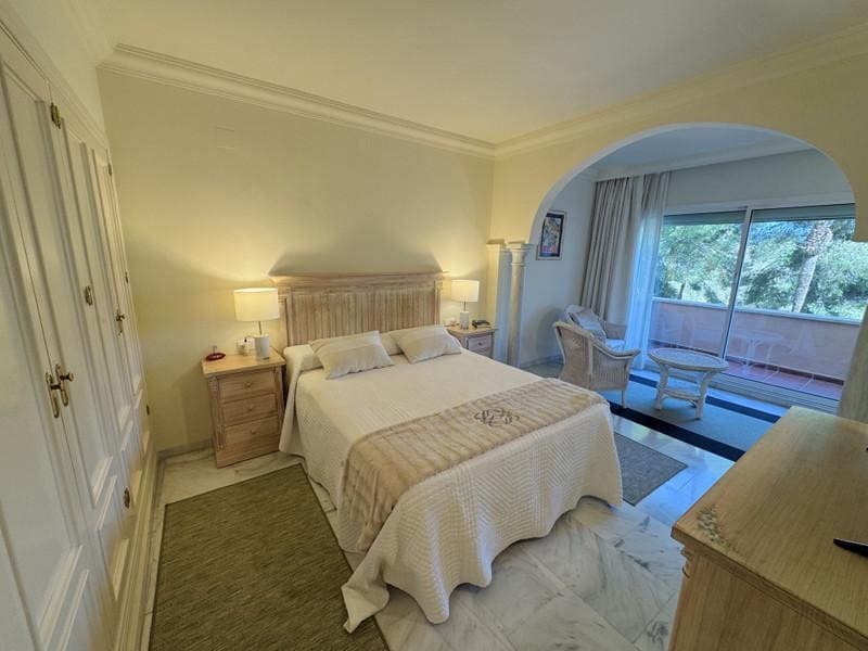 Apartamento de 2 habitaciones en Marbella en venta con piscina garaje - 525.000 € (Ref: 9256682)