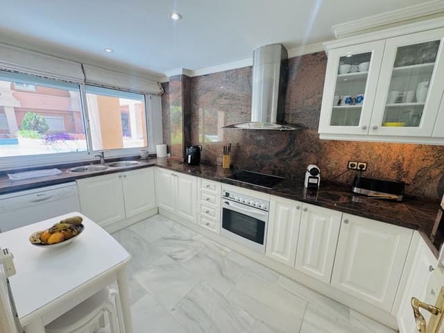 2 quarto Apartamento para venda em Los Naranjos, Marbella com piscina garagem - 525 000 € (Ref: 9256682)