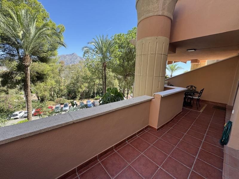 2 soverom Leilighet til salgs i Marbella med svømmebasseng garasje - € 525 000 (Ref: 9256682)