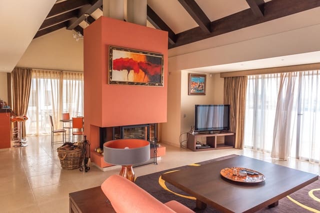 3 bedroom Penthouse for sale in Los Flamingos, Benahavís with pool garage - € 1,395,000 (Ref: 9256683)