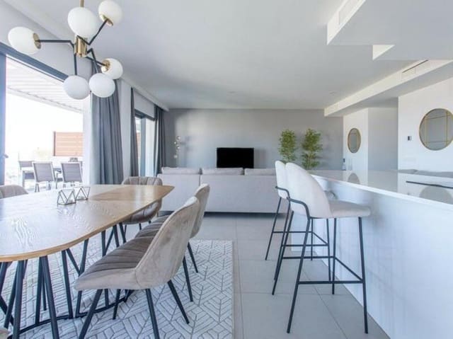 2 soveværelse Lejlighed til leje i La Cala de Mijas, Mijas med swimmingpool garage - € 3.000 (Ref: 9256684)