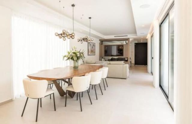 4 quarto Moradia para venda em Los Naranjos, Marbella com piscina garagem - 3 395 000 € (Ref: 9262147)