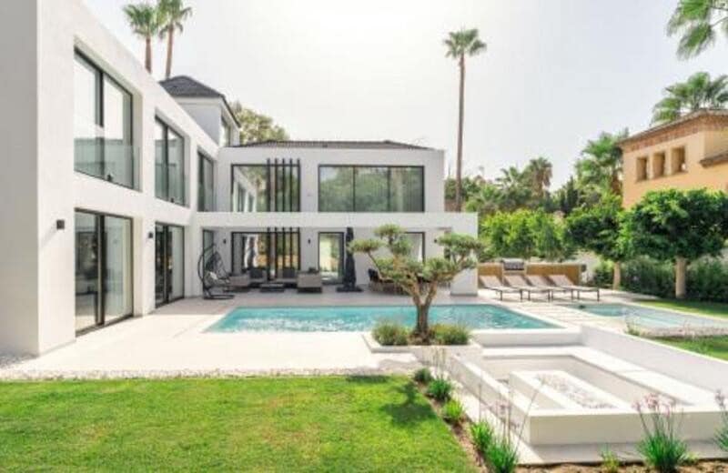 4 bedroom Villa for sale in Marbella with pool garage - € 3,395,000 (Ref: 9262147)