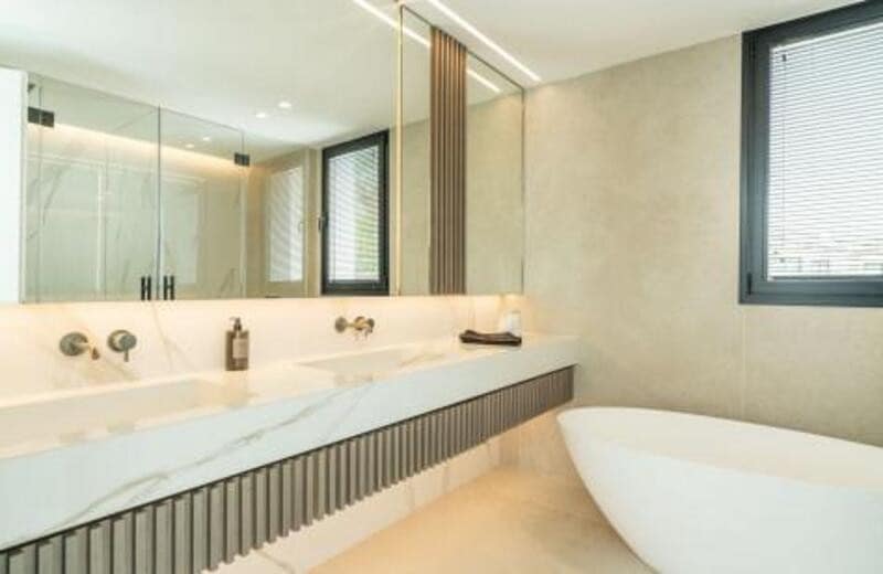 4 bedroom Villa for sale in Marbella with pool garage - € 3,395,000 (Ref: 9262147)
