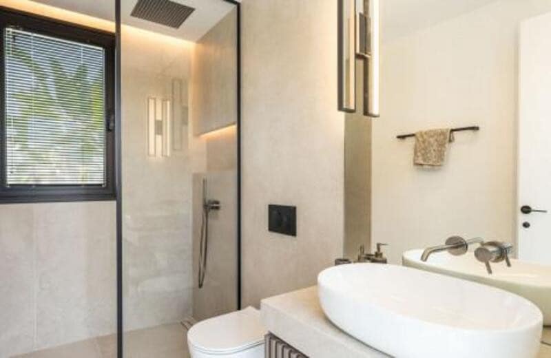 4 bedroom Villa for sale in Marbella with pool garage - € 3,395,000 (Ref: 9262147)